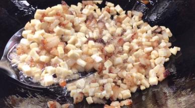 炸至表面微黄色