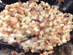 炸至表面微黄色