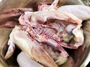 清远鸡一只清洗干净