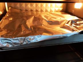 盖上锡纸放入烤箱中层190度烤1个小时左右