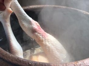 放入锅中大火煮开