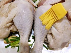 表面刷上一层花生油