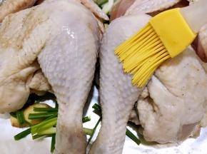 表面刷上一层花生油