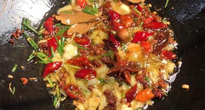 也可以倒入油锅中炸香