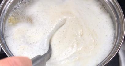 大火煮沸，经常搅拌