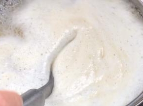 大火煮沸，经常搅拌