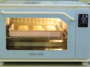 烤箱预热200度，上火200度，下火180度中层烤5分钟。