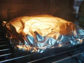 放入烤箱180度35分钟