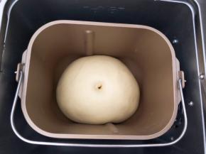 在面包机中发酵至两倍大，戳洞不回缩即可