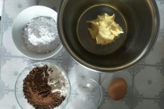 准备食材，黄油室温软化。