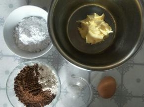 准备食材，黄油室温软化。
