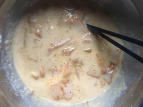 再次搅拌均匀，南瓜均匀沾上面糊即可；