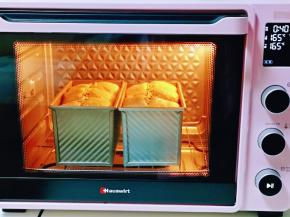 上下管165度烤40分钟，注意观察上色情况，上色立即＋盖一张锡纸！（具体温度及时间根据自家烤箱性能另定）