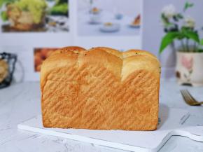 香甜松软的吐司面包。