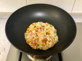 翻炒均匀后，关火盛起备用。