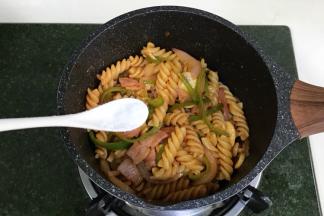 加少许盐调味即可出锅。