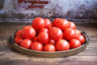 做番茄酱罐头最好选用绿色的无污染的质优味好的番茄。