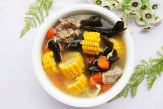 清清淡淡，营养美味的海带筒子骨汤就炖好了。