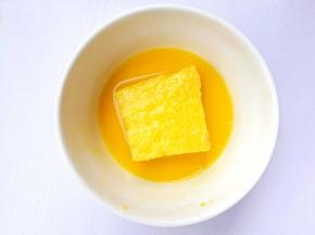 土司在鸡蛋里洗个澡。