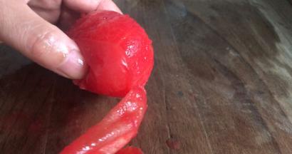 很轻松的剥去外皮