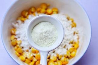 再加入澳优淳璀有机奶粉。
