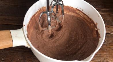 再次取出，打发后再放入冰箱冷冻半小时左右