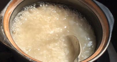 梗米煮至浓稠粥状