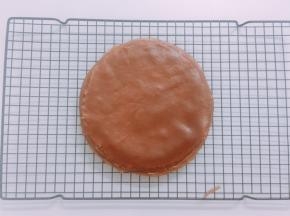 依次按照以上方法把可可面糊全部做完，一共做了8张饼皮