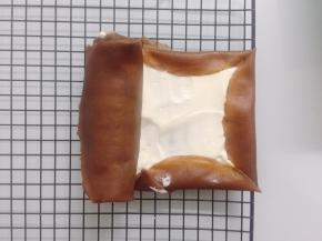 卷起来，放入冰箱冷藏30分钟左右定型即可