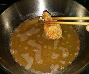 10.中大火炸制表面金黄即可