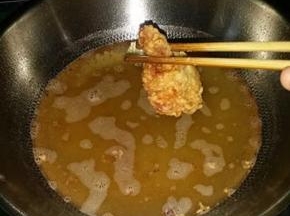 10.中大火炸制表面金黄即可