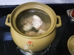 先大火煲猪展陈肾花胶鳄鱼肉半小时