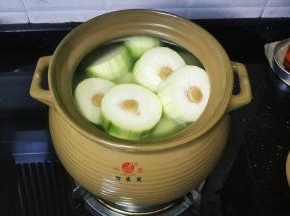 煲半小时后再放入节瓜