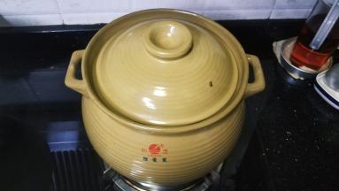 再转中火盖上盖子煲半到一小时（看水量定）