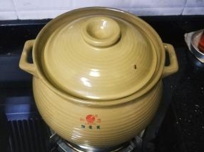 再转中火盖上盖子煲半到一小时（看水量定）