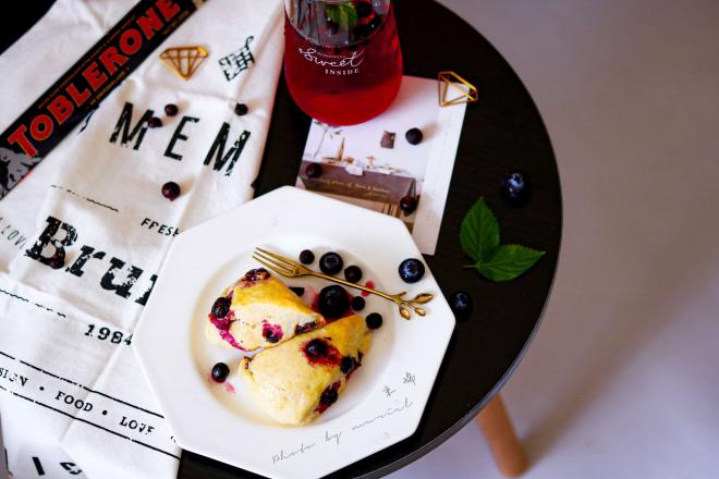 健身餐- 黑醋栗司康+黑醋栗鸡尾酒