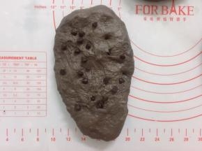 放入巧克力豆揉圆