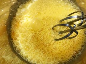 打蛋器高速开始打发