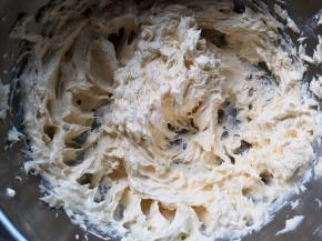 继续打发至顺滑，体积明显变大