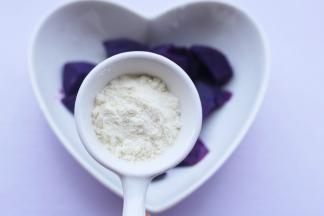 加一勺澳优淳璀有机奶粉。