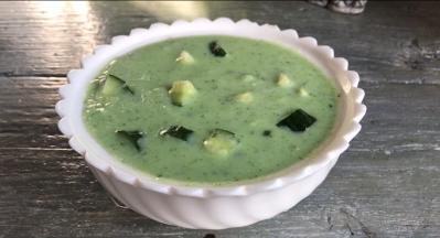 撒入剩下的黄瓜丁