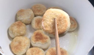煎至两面金黄色即可