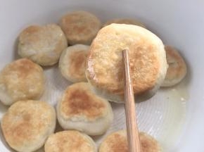 煎至两面金黄色即可