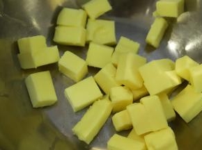 黄油室温软化。