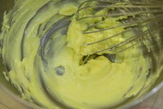 打发至膨胀1.5-2倍大。