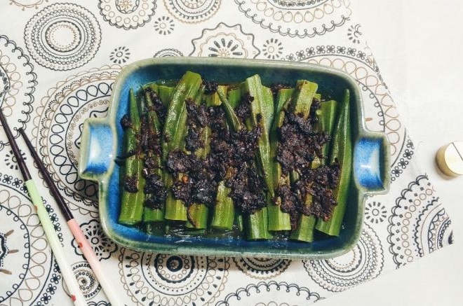 梅菜肉酱蒸秋葵