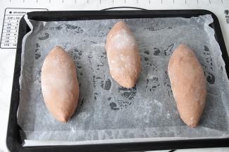 最后捏紧接口处整形后进行二发。现在的室温大概需要40分钟。我因为赶时间，室温发了二十八分钟。