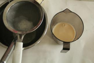 搅匀后建议再过滤一下，蛋挞液更细腻。