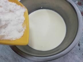 奶油种加入剩下的一半