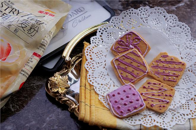 黑醋栗糖霜饼干